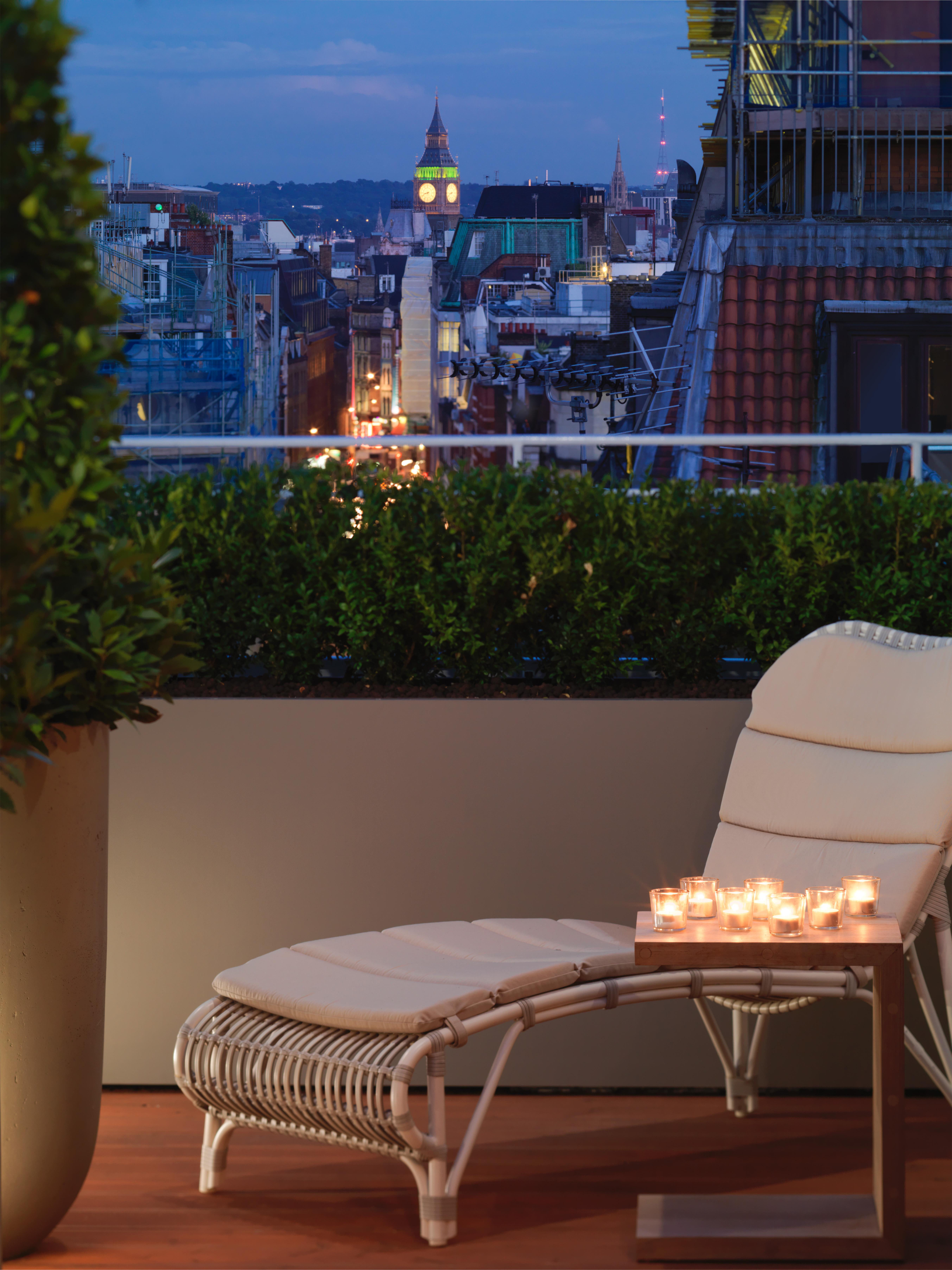 Sanderson Londra Esterno foto A balcony in a residential building