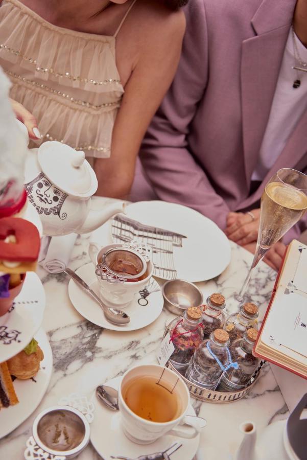 Sanderson Londra Esterno foto Hot chocolate at the Café de Paris
