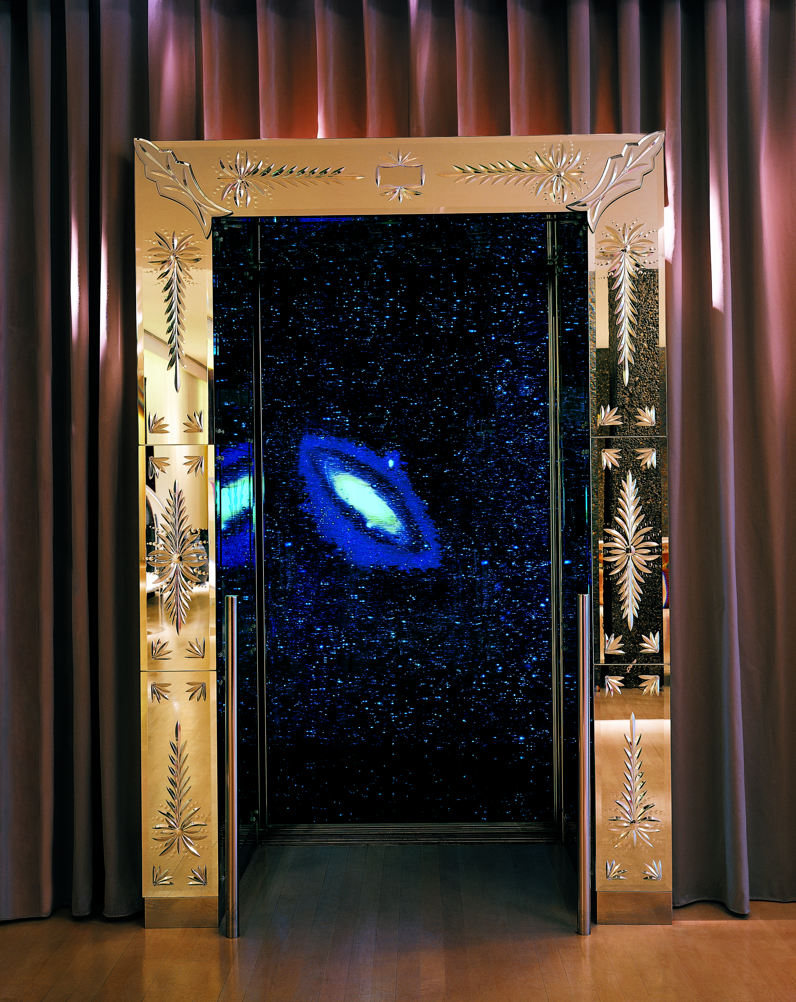 Sanderson Londra Esterno foto The elevator of the hotel